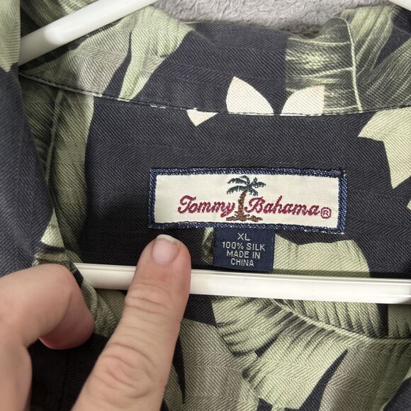 Tommy Bahama Button Down Hawaiian Shirt Men’s Size XL Floral Palms Silk Black - Picture 4 of 8